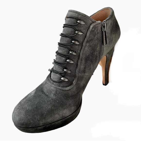 🌸 Vince Camuto suede booties - Picture 9 of 11